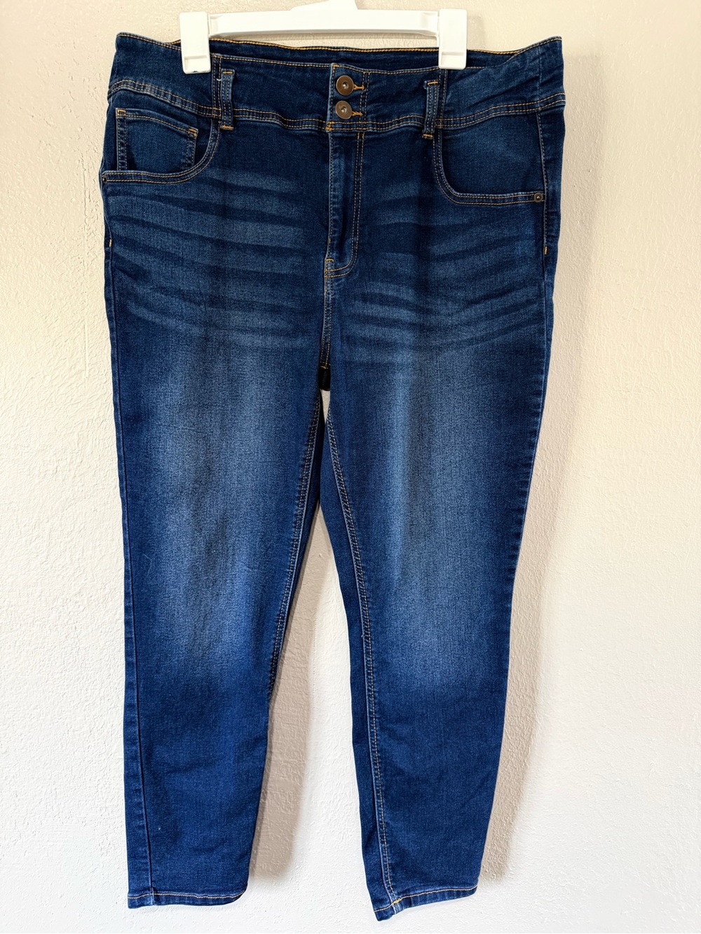 Woman’s Plus Size Junior 21 skinny jeans